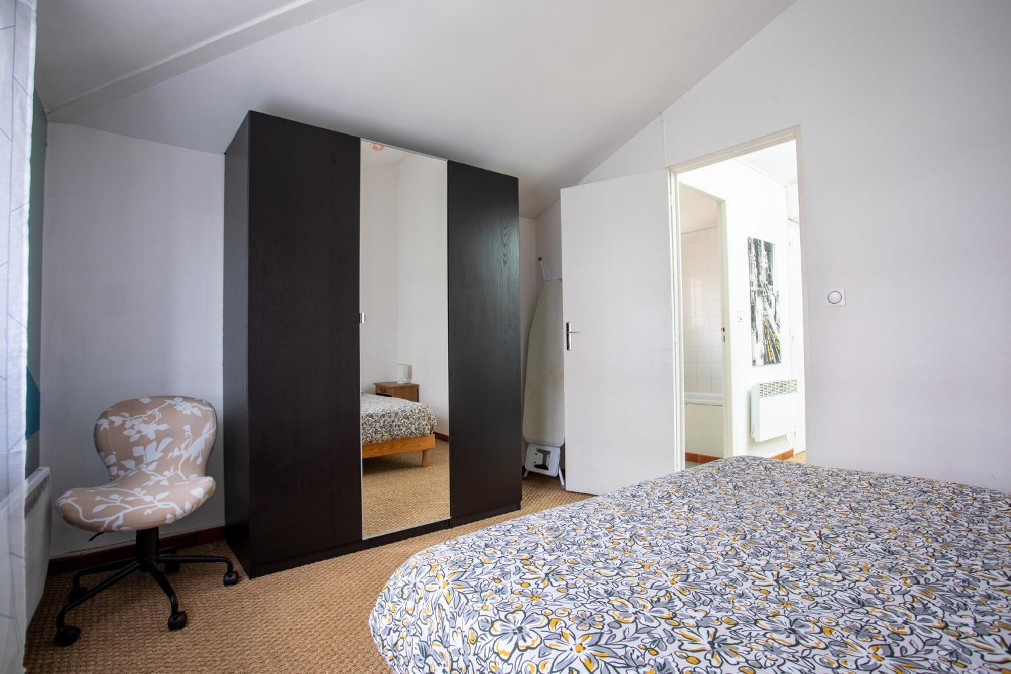 Appartement T2 40m2, Lit Queen Size, Climatisation, Quartier Sympa, Terrasse